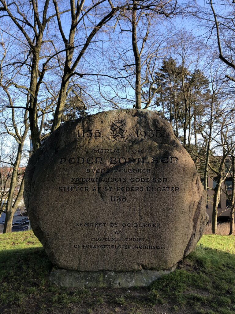 Kamień upamiętniający Pedera Bodilsena